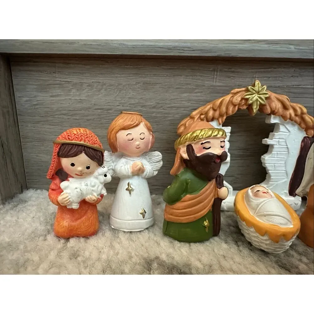 Vintage Nativity Set Christmas Figurines – 10 Piece Hand Painted Ceramic Set
